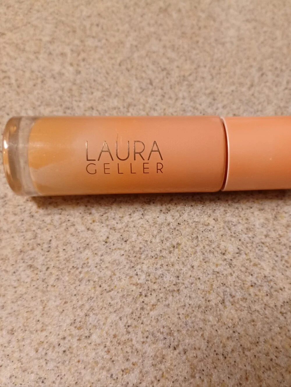 × Laura Geller Balance And Glow Hydrating Liquid Foundation Light